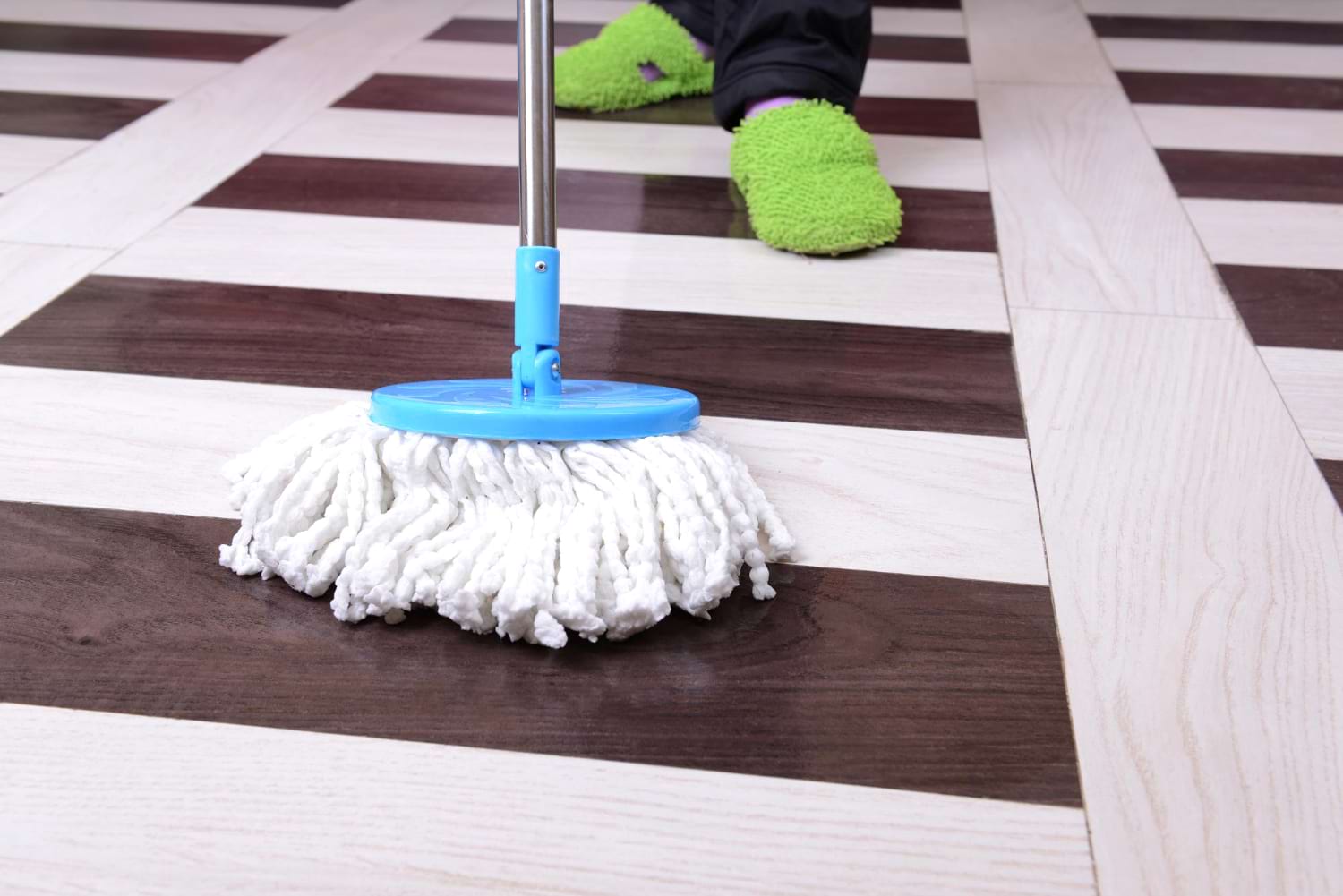 środki do mycia podłóg